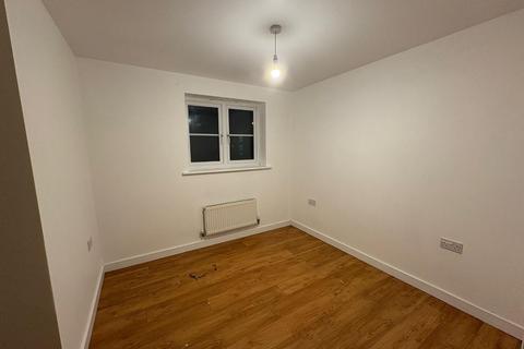 2 bedroom flat to rent, Dixon Close, Redditch, B97 6AJ