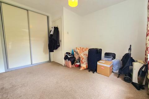 2 bedroom flat to rent, Hillview, Bromley, BR2