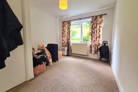 2 bedroom flat to rent, Hillview, Bromley, BR2