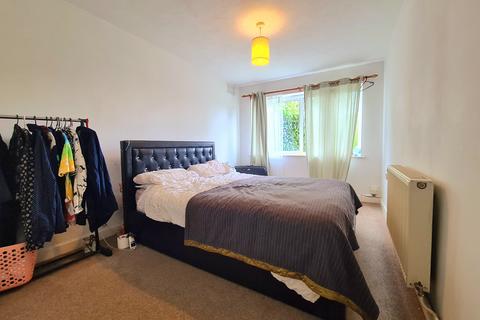 2 bedroom flat to rent, Hillview, Bromley, BR2
