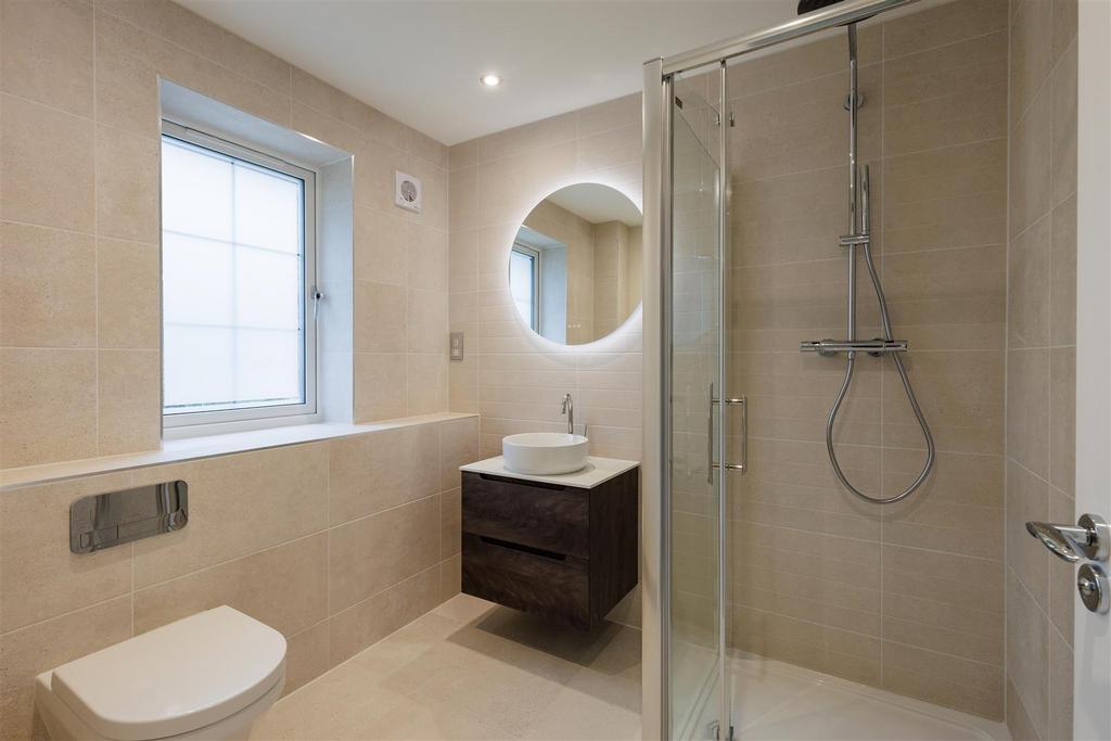 Ensuite Bedroom 2