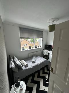 2 bedroom maisonette to rent, West Drayton, UB7
