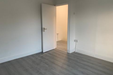 2 bedroom flat to rent, Boundary Road, London E17