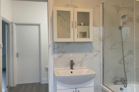 2 bedroom flat to rent, Boundary Road, London E17