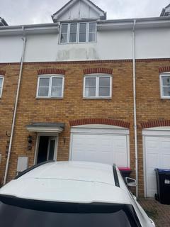 3 bedroom terraced house to rent, Seaforth Grove, Southend-on-Sea SS2