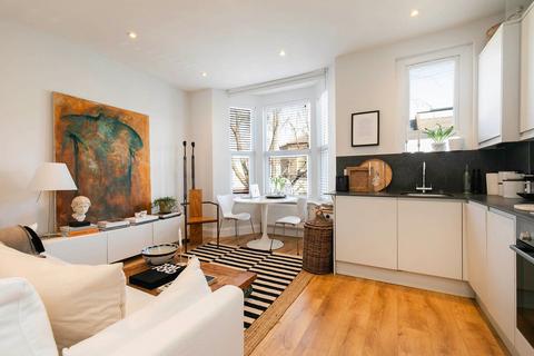 2 bedroom flat to rent, College Road, London NW10