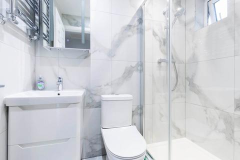 2 bedroom flat to rent, College Road, London NW10