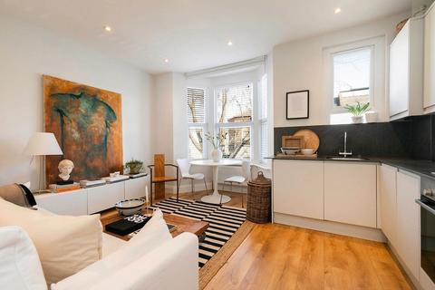 2 bedroom flat to rent, College Road, London NW10