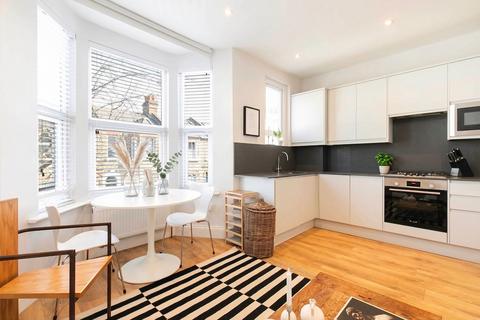 2 bedroom flat to rent, College Road, London NW10