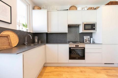 2 bedroom flat to rent, College Road, London NW10