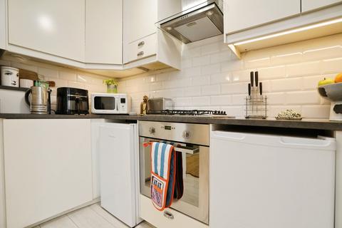 undefined, Hillfield, Hatfield, AL10