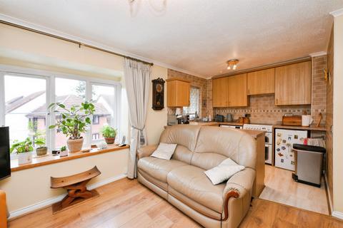 2 bedroom flat for sale, High Road, Broxbourne