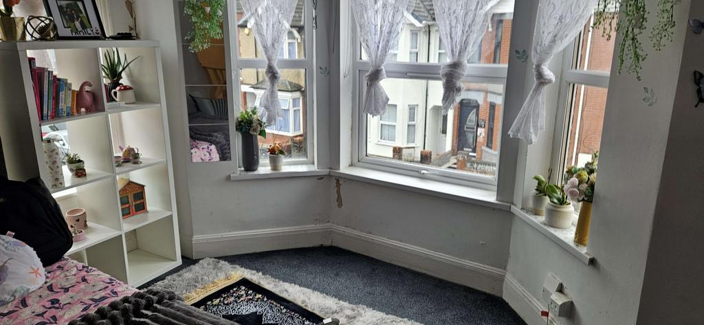 2 bed maisonette on Ashburnham Road