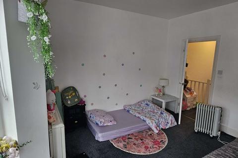 undefined, Luton LU1