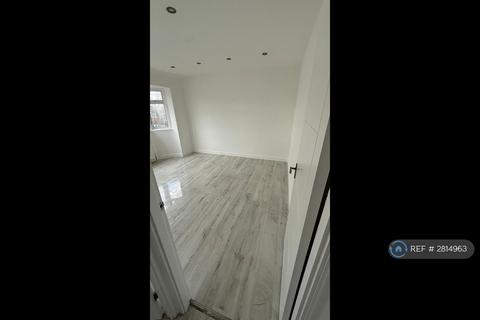 3 bedroom semi-detached house to rent, Tintern Way, Harrow, HA2