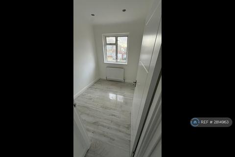 3 bedroom semi-detached house to rent, Tintern Way, Harrow, HA2