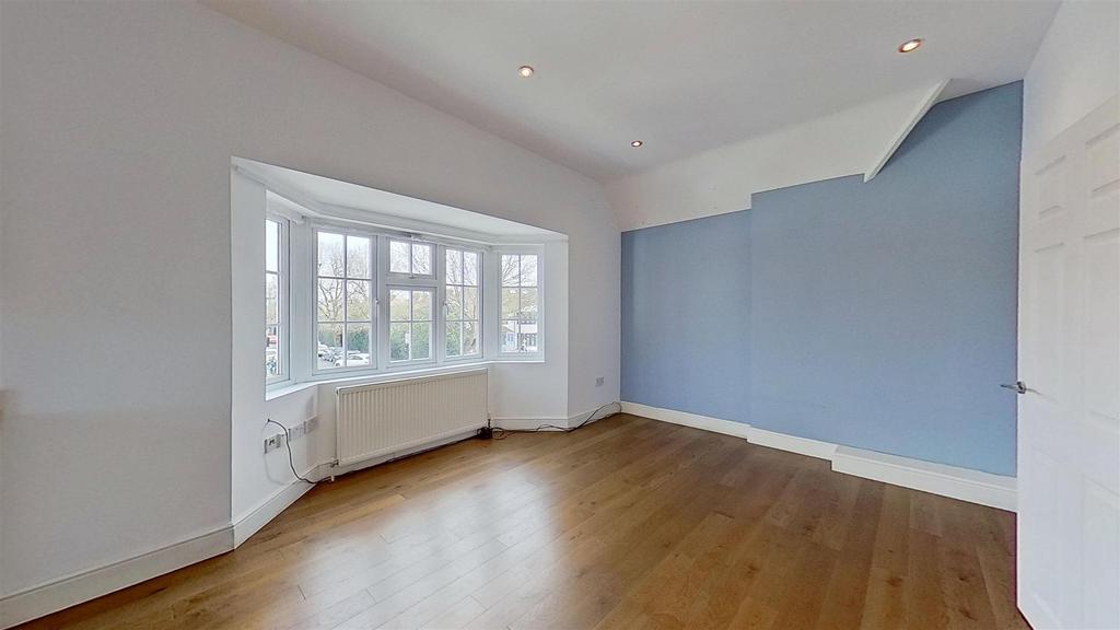 370-Wellington-Road-South-Hanworth-TW4-03032026 16