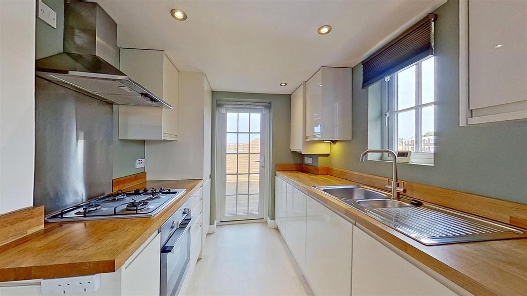 370-Wellington-Road-South-Hanworth-TW4-03032026 16