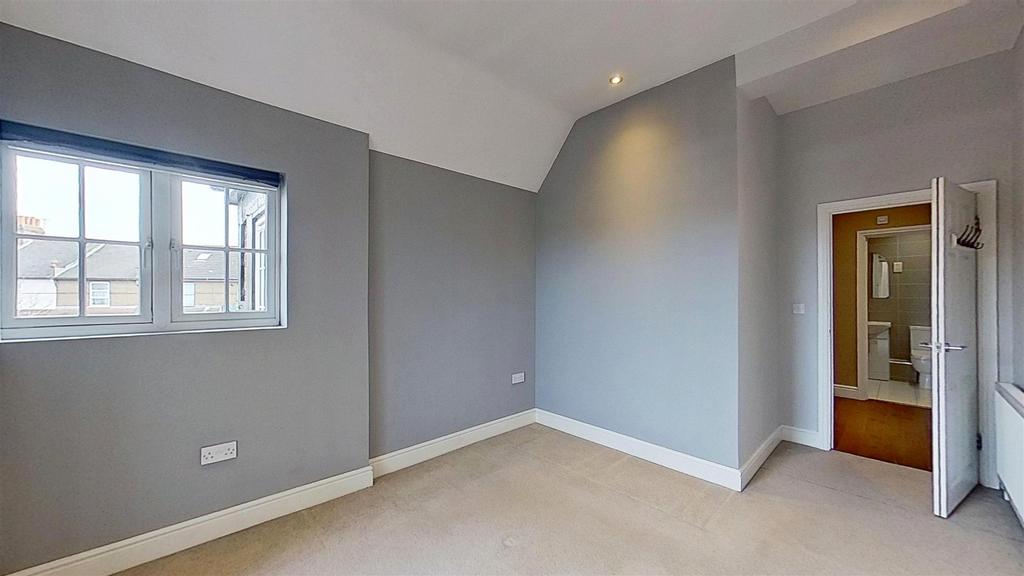 370-Wellington-Road-South-Hanworth-TW4-03032026 16