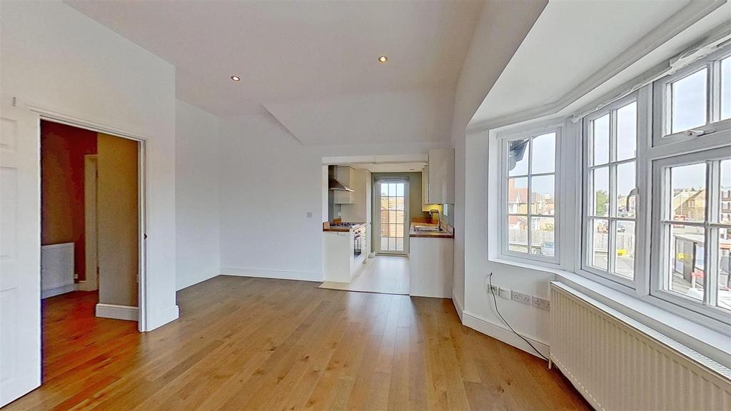 370-Wellington-Road-South-Hanworth-TW4-03032026 16