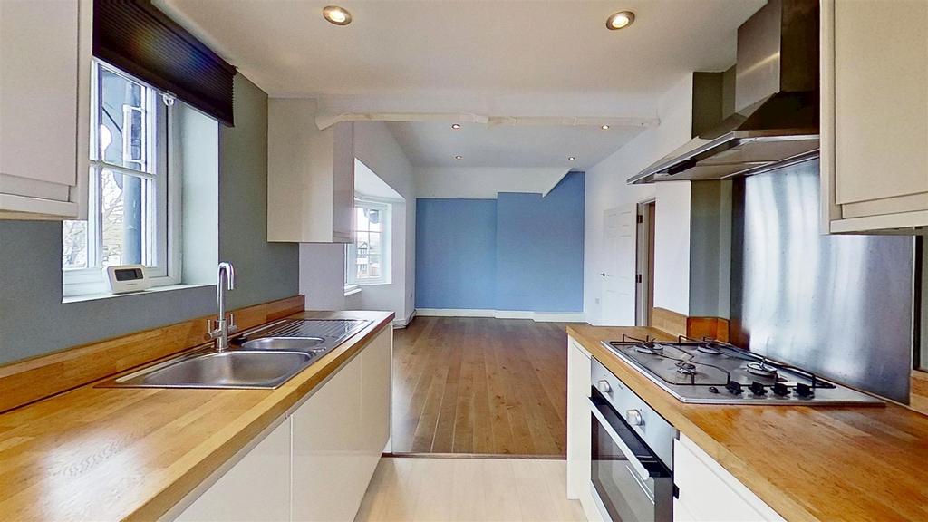 370-Wellington-Road-South-Hanworth-TW4-03032026 16