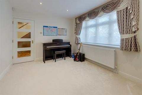 5 bedroom detached house for sale, Newberries Avenue, Radlett