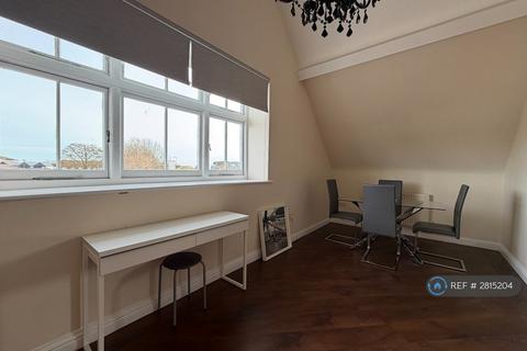 3 bedroom maisonette to rent, High St, Southend-On-Sea, SS3