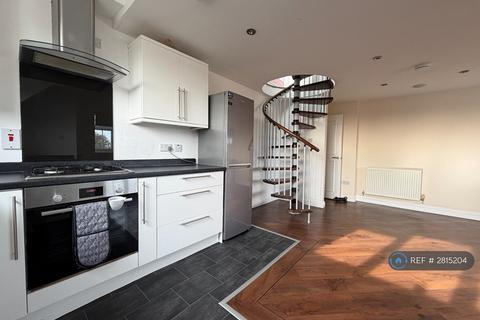 3 bedroom maisonette to rent, High St, Southend-On-Sea, SS3