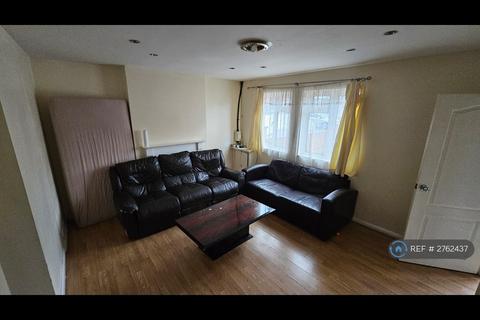 undefined, Whiteheart Avenue, Uxbridge, UB8