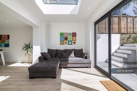 2 bedroom flat to rent, Iverson Road, London, NW6