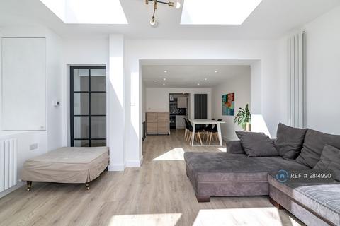2 bedroom flat to rent, Iverson Road, London, NW6