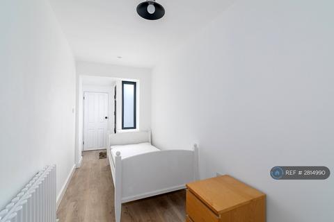 2 bedroom flat to rent, Iverson Road, London, NW6
