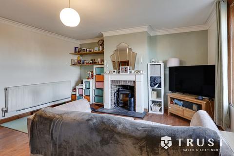 2 bedroom end of terrace house for sale, High Street, Hanging Heaton, WF17