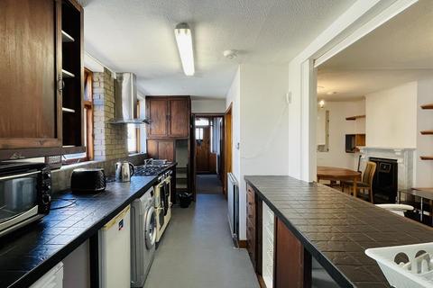 4 bedroom semi-detached house to rent, Mackie Grove, Filton, Bristol, Gloucestershire, Bristol BS34