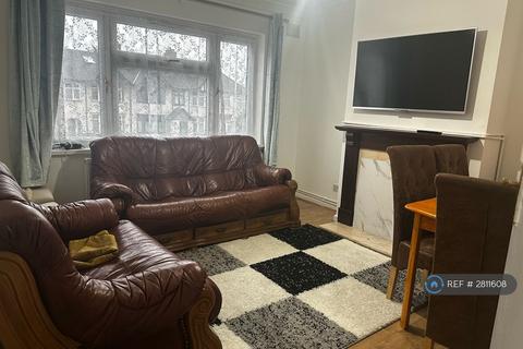 1 bedroom in a flat share to rent, Barley Lane, Ilford, IG3