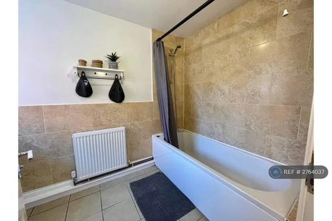 3 bedroom semi-detached house to rent, St. Leonards Road, Hull, HU5