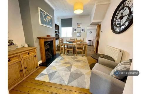 3 bedroom semi-detached house to rent, St. Leonards Road, Hull, HU5