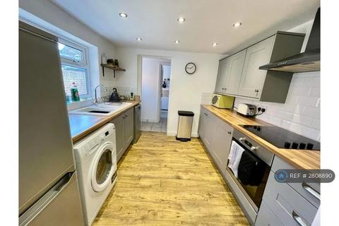 3 bedroom semi-detached house to rent, St. Leonards Road, Hull, HU5