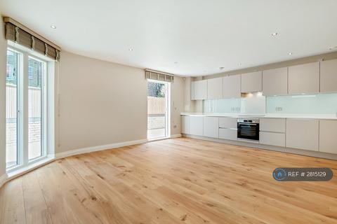3 bedroom flat to rent, Layla Court, London, N19
