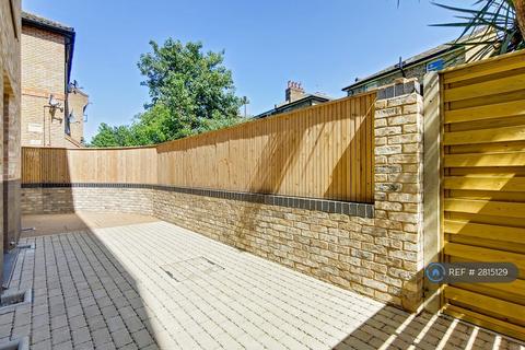 3 bedroom flat to rent, Layla Court, London, N19