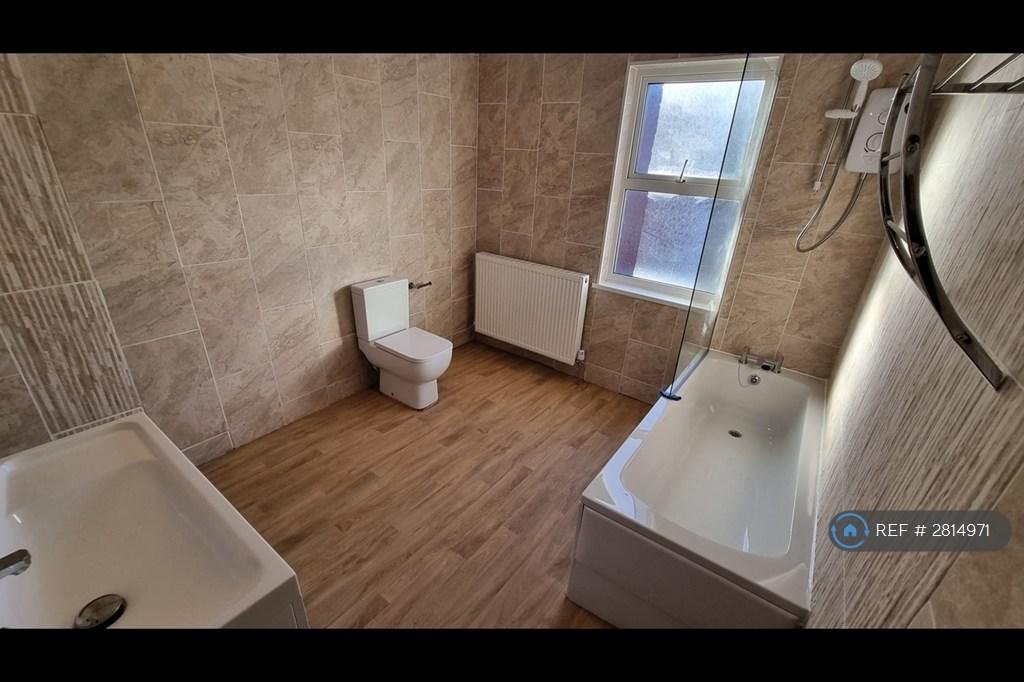 Family Bathroom - Bath &amp; Shower