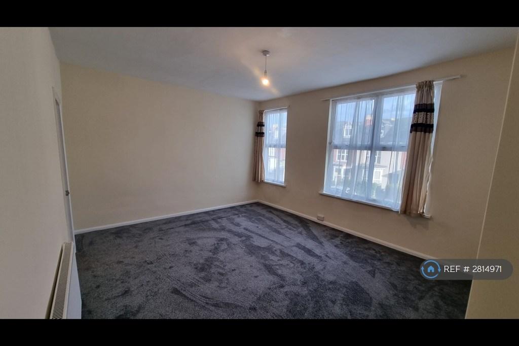 Master Bedroom - Dual Windows