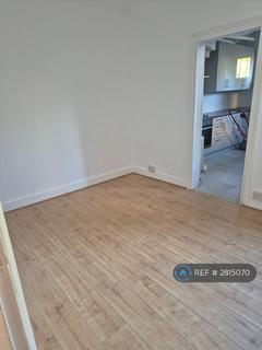 3 bedroom semi-detached house to rent, Beaconsfield Road, Surbiton, KT5