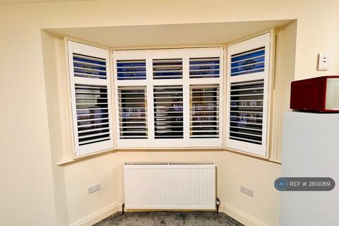 undefined, Hillcross Avenue, Morden, SM4