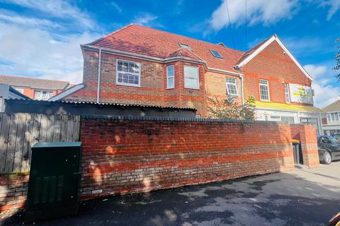 undefined, High Street North, Dunstable LU6