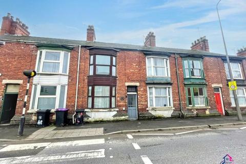 3 bedroom terraced house for sale, Bridge End Road, Grantham, Lincolnshire, NG31 6JH