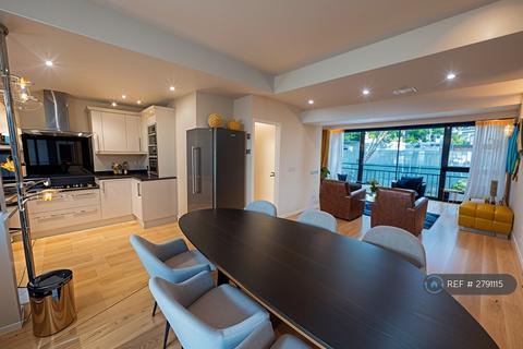 undefined, Gainsborough Court, London, SE21