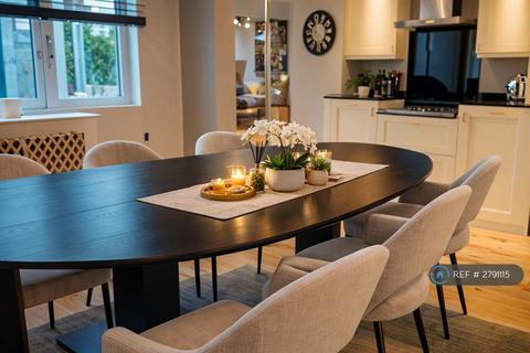 undefined, Gainsborough Court, London, SE21
