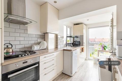 4 bedroom end of terrace house to rent, Rougemont Avenue, Morden, SM4