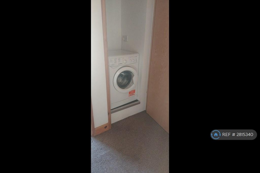 Cupboard/Washing Machine